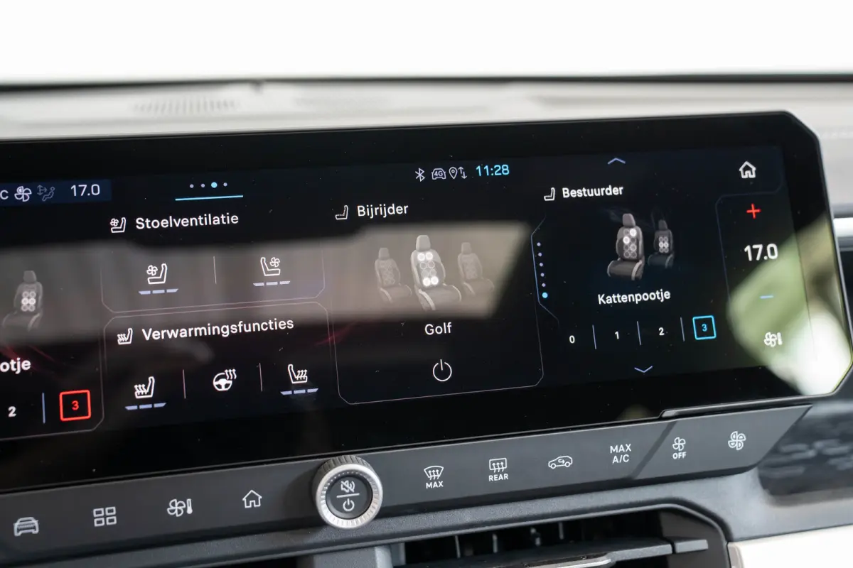 1.6 e-Hybrid Plug-In First Edition | Tot 8 Jaar Garantie | Lederen Bekleding | Schuif-Kanteldak | Camera | Keyless | LED | Stoelverwarming & Massage |