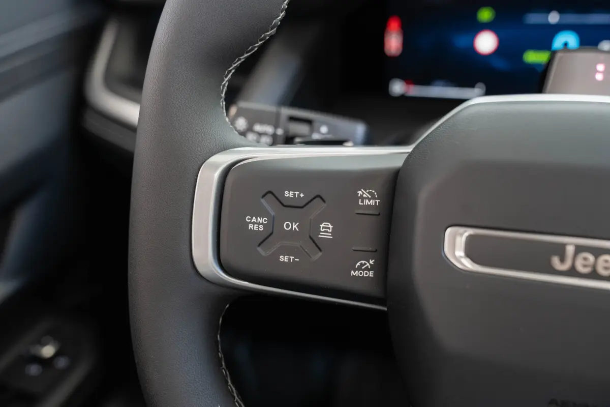 1.6 e-Hybrid Plug-In First Edition | Tot 8 Jaar Garantie | Lederen Bekleding | Schuif-Kanteldak | Camera | Keyless | LED | Stoelverwarming & Massage |