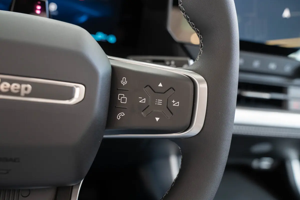 1.6 e-Hybrid Plug-In First Edition | Tot 8 Jaar Garantie | Lederen Bekleding | Schuif-Kanteldak | Camera | Keyless | LED | Stoelverwarming & Massage |