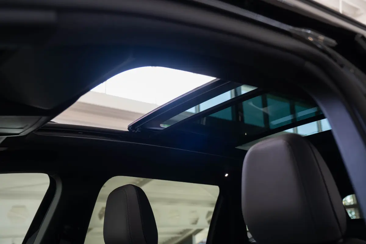 1.6 e-Hybrid Plug-In First Edition | Tot 8 Jaar Garantie | Lederen Bekleding | Schuif-Kanteldak | Camera | Keyless | LED | Stoelverwarming & Massage |