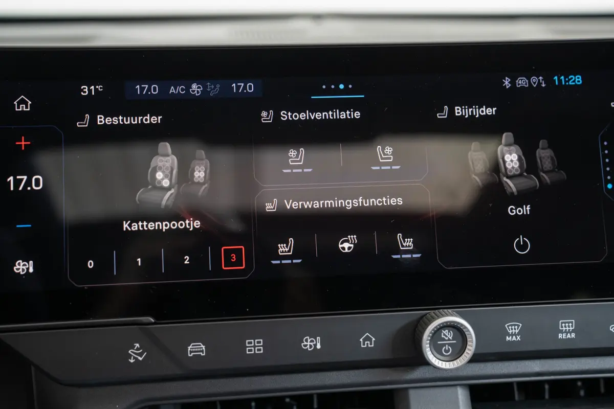 1.6 e-Hybrid Plug-In First Edition | Tot 8 Jaar Garantie | Lederen Bekleding | Schuif-Kanteldak | Camera | Keyless | LED | Stoelverwarming & Massage |