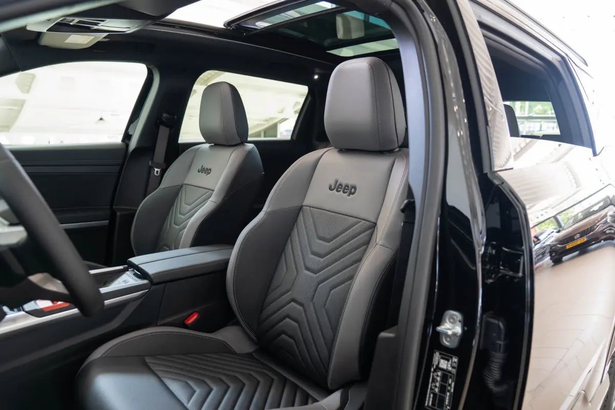 1.6 e-Hybrid Plug-In First Edition | Tot 8 Jaar Garantie | Lederen Bekleding | Schuif-Kanteldak | Camera | Keyless | LED | Stoelverwarming & Massage |