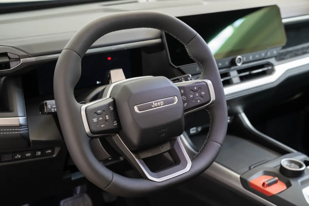 1.6 e-Hybrid Plug-In First Edition | Tot 8 Jaar Garantie | Lederen Bekleding | Schuif-Kanteldak | Camera | Keyless | LED | Stoelverwarming & Massage |