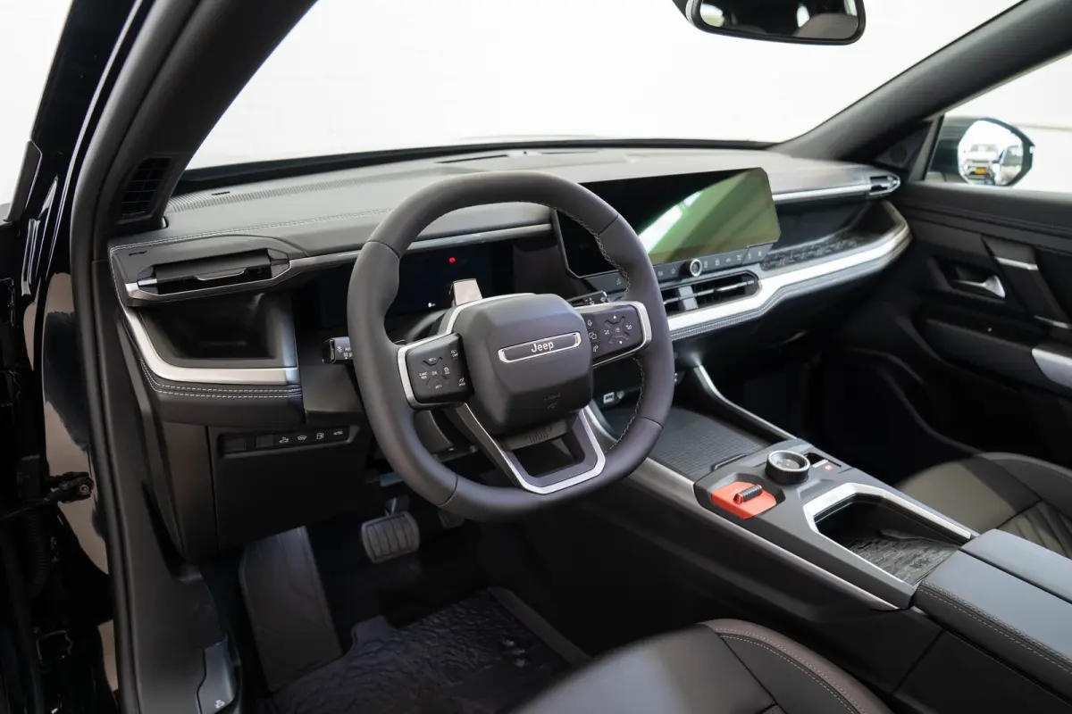 1.6 e-Hybrid Plug-In First Edition | Tot 8 Jaar Garantie | Lederen Bekleding | Schuif-Kanteldak | Camera | Keyless | LED | Stoelverwarming & Massage |