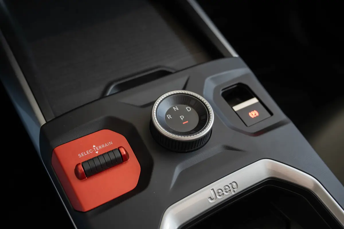 1.6 e-Hybrid Plug-In First Edition | Tot 8 Jaar Garantie | Lederen Bekleding | Schuif-Kanteldak | Camera | Keyless | LED | Stoelverwarming & Massage |