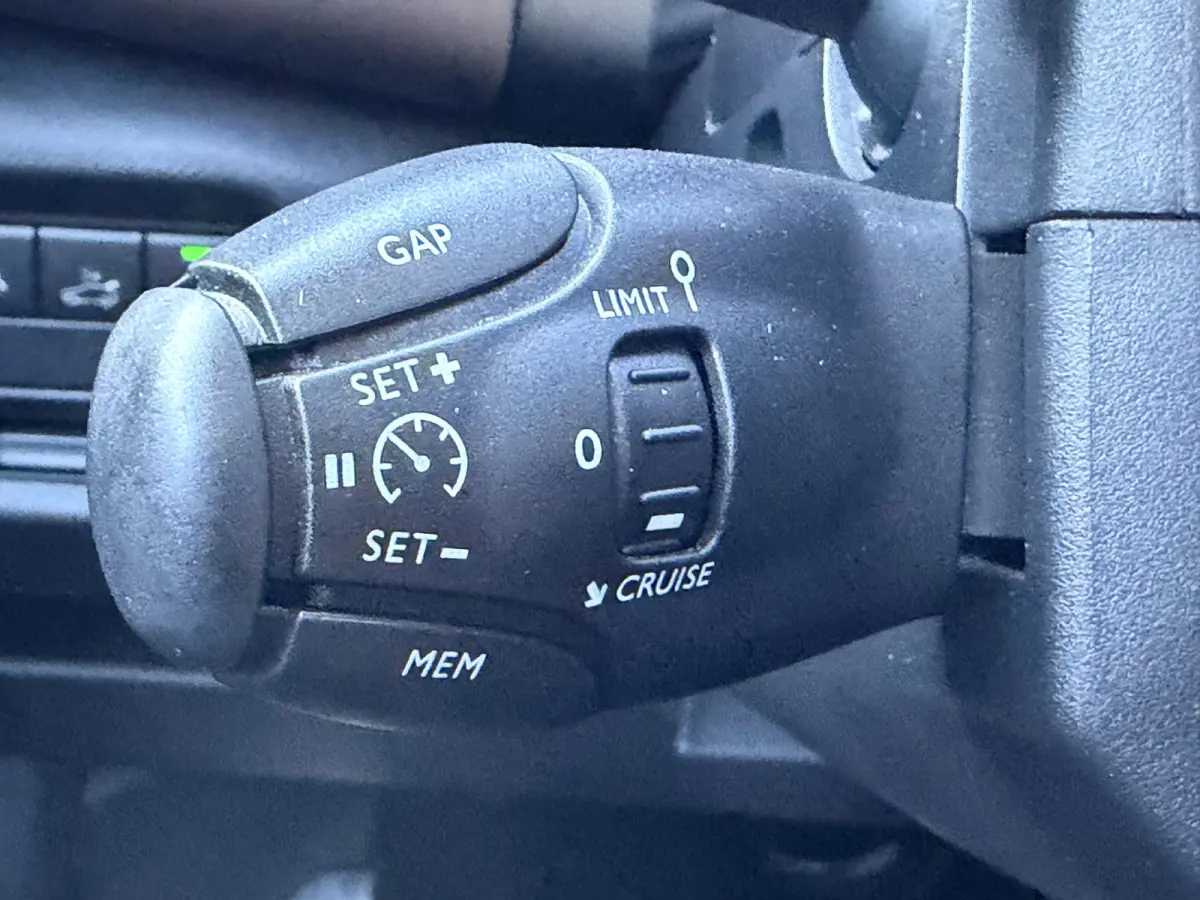 180pk Shine (Elektrisch Schuifdak - Trekhaak - Leder incl verwarming/massage/geheugen - Elektrische klep - LED - Grip Controle - Keyless Entry)