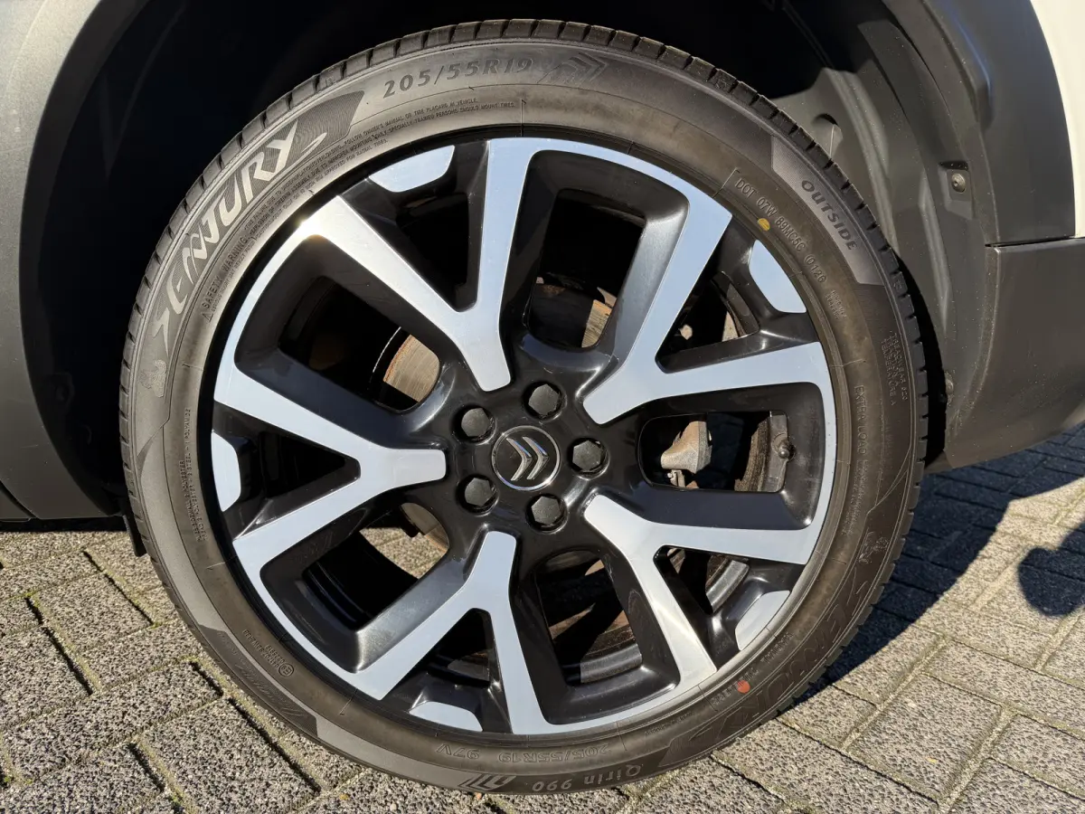 180pk Shine (Elektrisch Schuifdak - Trekhaak - Leder incl verwarming/massage/geheugen - Elektrische klep - LED - Grip Controle - Keyless Entry)