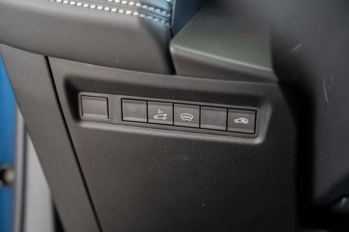 First Edition 74 kWh | Trekhaak | Navigatie | 360gr Camera | Keyless | All-Season Banden | Apple Carplay & Android Auto |