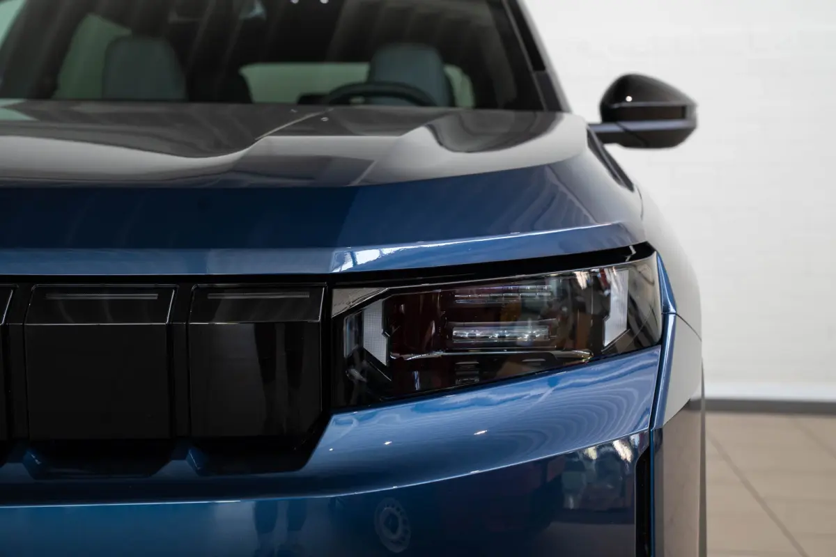 First Edition 74 kWh | Trekhaak | Navigatie | 360gr Camera | Keyless | All-Season Banden | Apple Carplay & Android Auto |