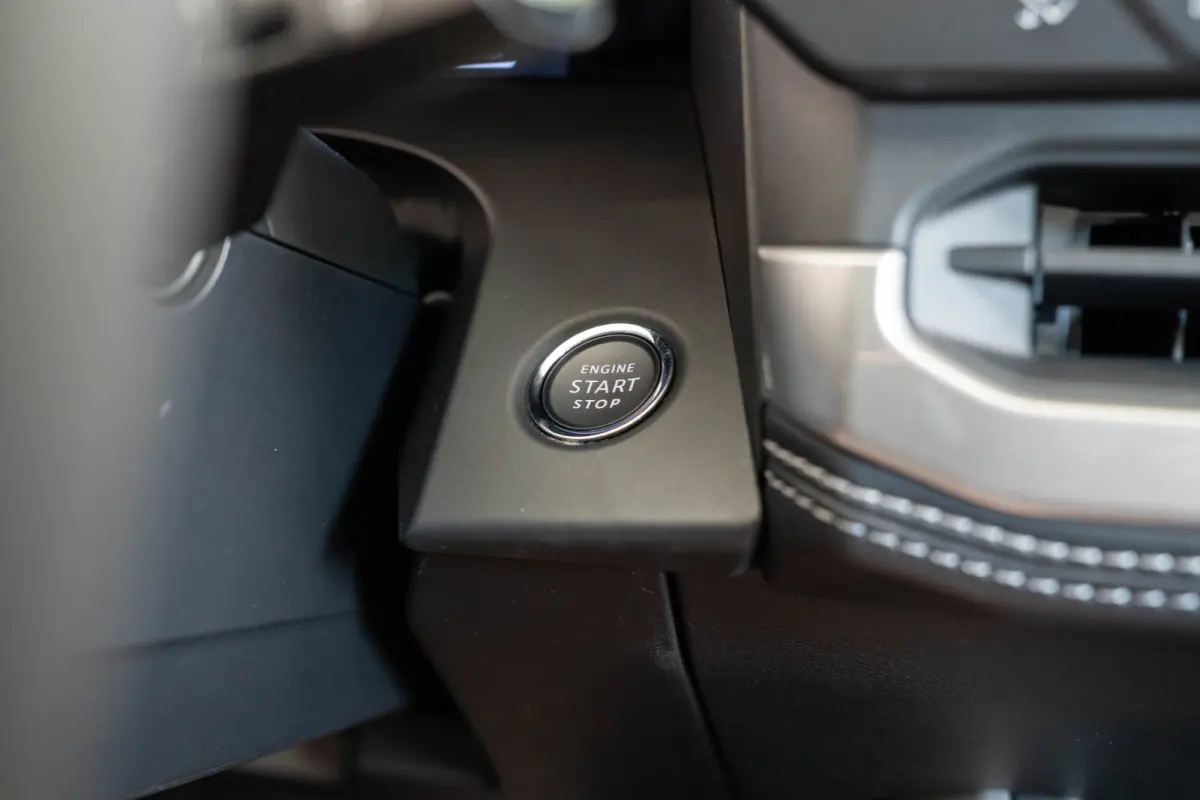 First Edition 74 kWh | Trekhaak | Navigatie | 360gr Camera | Keyless | All-Season Banden | Apple Carplay & Android Auto |