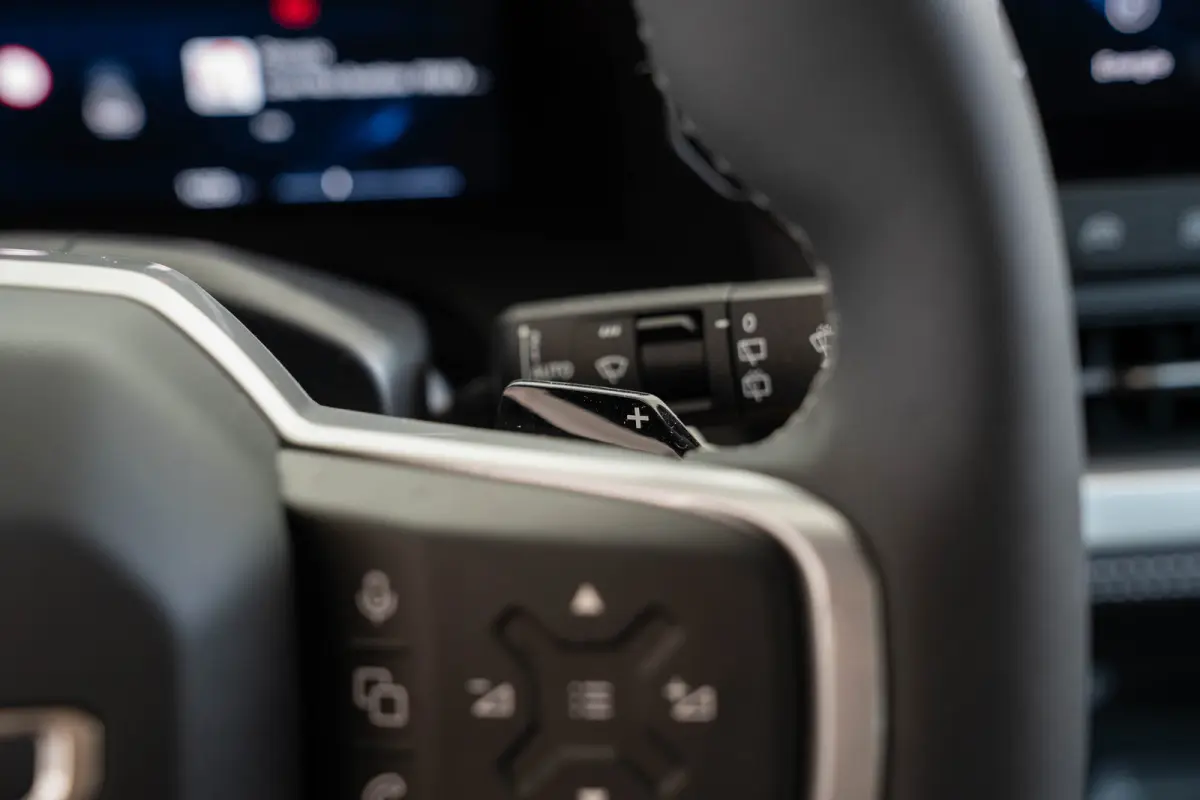 First Edition 74 kWh | Trekhaak | Navigatie | 360gr Camera | Keyless | All-Season Banden | Apple Carplay & Android Auto |