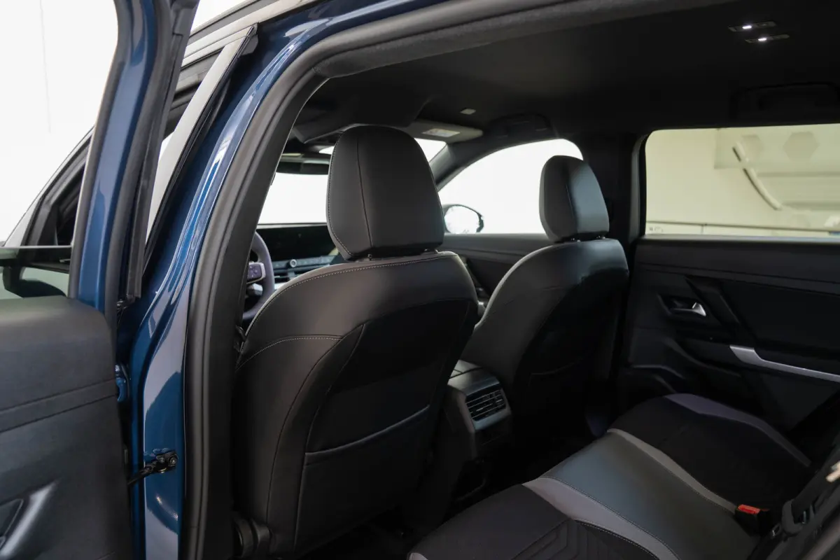 First Edition 74 kWh | Trekhaak | Navigatie | 360gr Camera | Keyless | All-Season Banden | Apple Carplay & Android Auto |