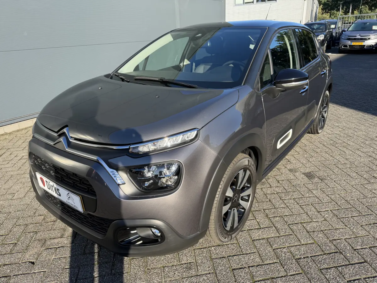 110pk Shine (Camera - Keyless Entry - LED - Automatische Airco - Navigatie - Apple Carplay)