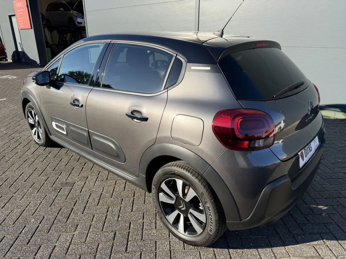 110pk Shine (Camera - Keyless Entry - LED - Automatische Airco - Navigatie - Apple Carplay)