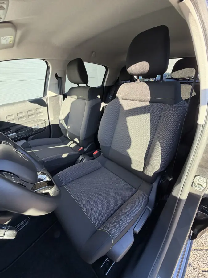 110pk Shine (Camera - Keyless Entry - LED - Automatische Airco - Navigatie - Apple Carplay)