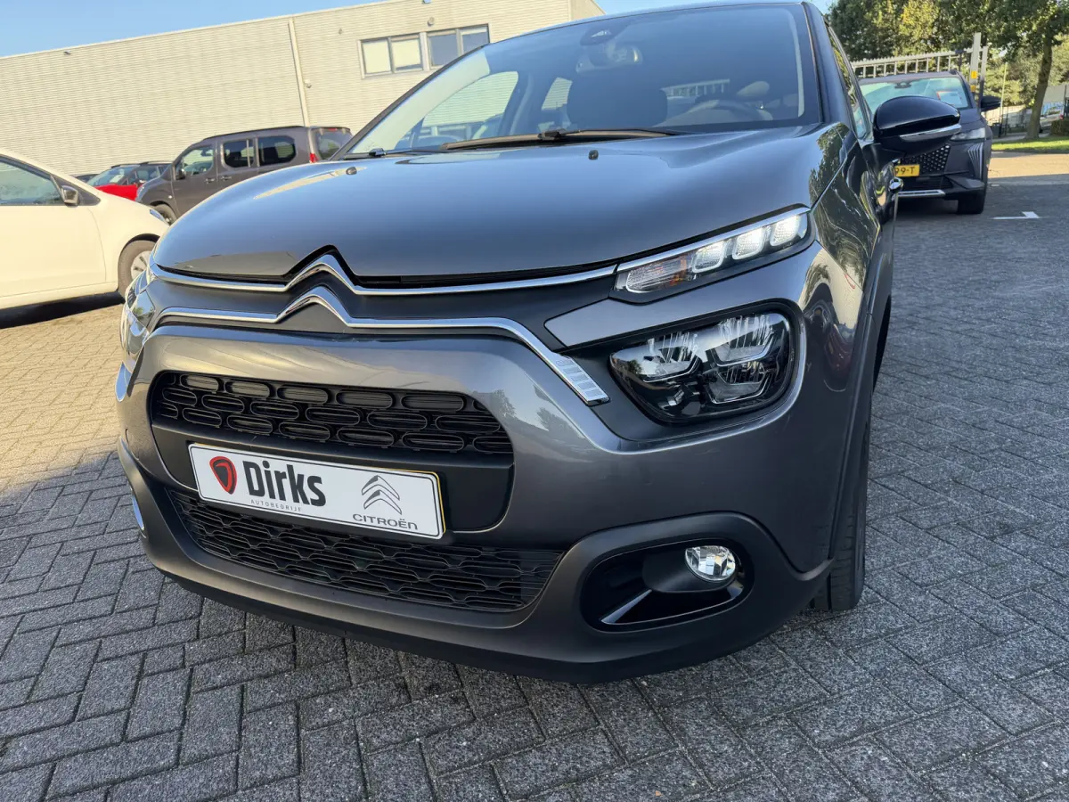 110pk Shine (Camera - Keyless Entry - LED - Automatische Airco - Navigatie - Apple Carplay)