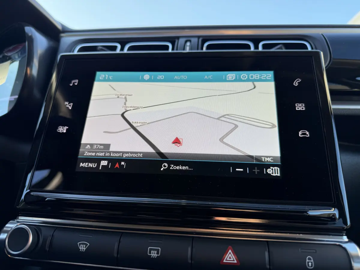 110pk Shine (Camera - Keyless Entry - LED - Automatische Airco - Navigatie - Apple Carplay)
