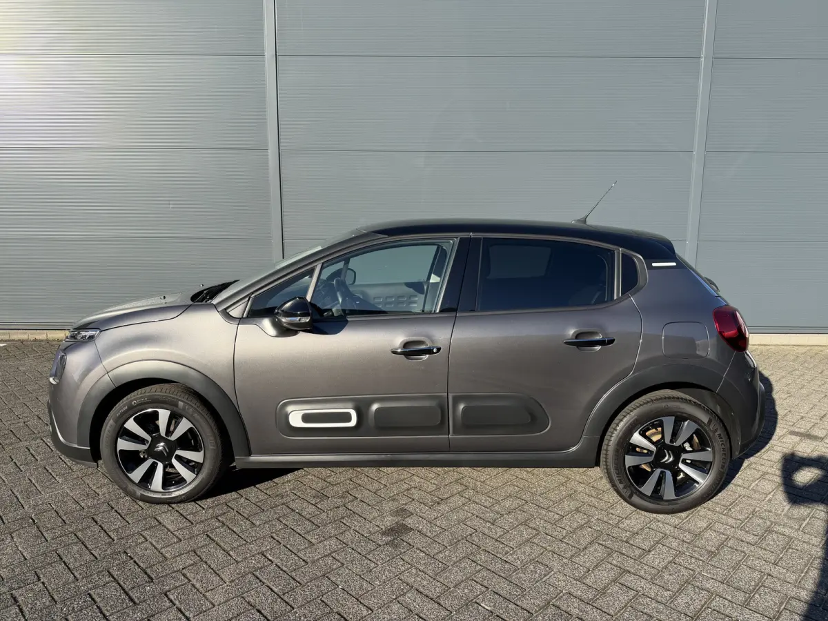 110pk Shine (Camera - Keyless Entry - LED - Automatische Airco - Navigatie - Apple Carplay)