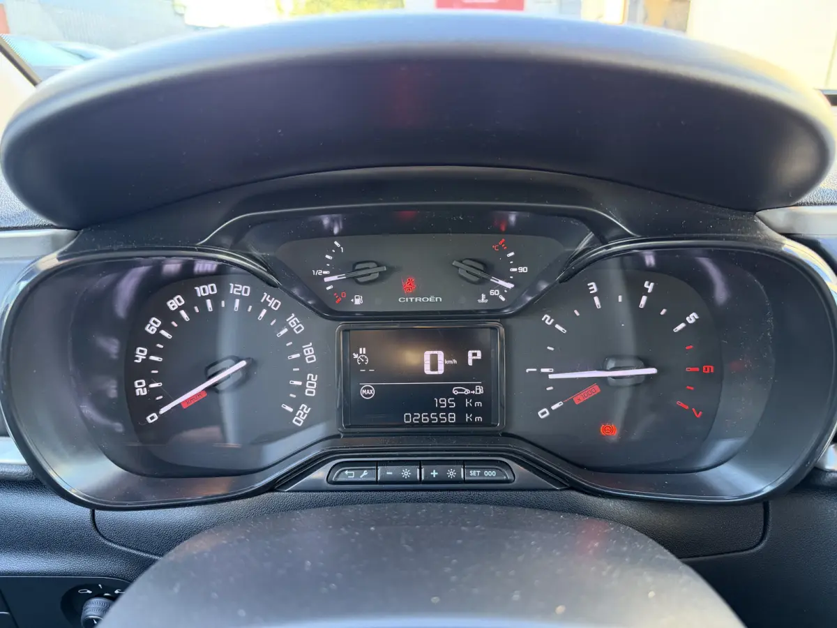 110pk Shine (Camera - Keyless Entry - LED - Automatische Airco - Navigatie - Apple Carplay)