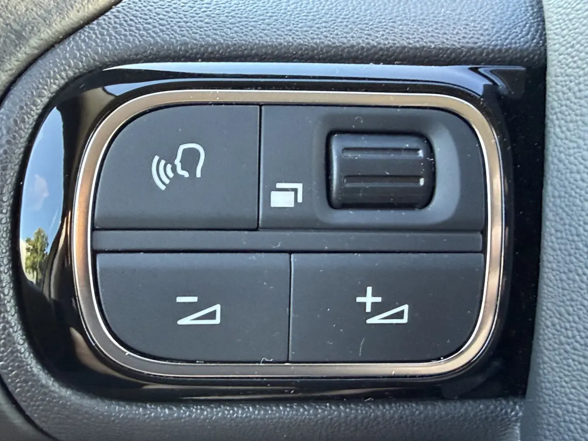 110pk Shine (Camera - Keyless Entry - LED - Automatische Airco - Navigatie - Apple Carplay)
