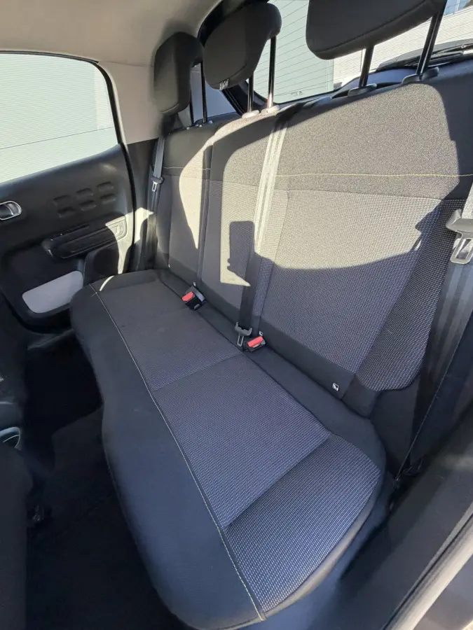 110pk Shine (Camera - Keyless Entry - LED - Automatische Airco - Navigatie - Apple Carplay)