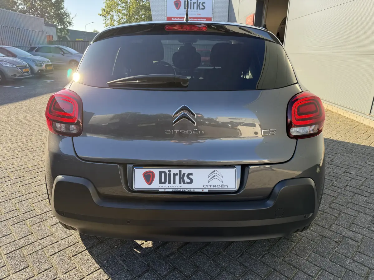110pk Shine (Camera - Keyless Entry - LED - Automatische Airco - Navigatie - Apple Carplay)