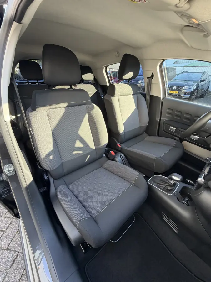 110pk Shine (Camera - Keyless Entry - LED - Automatische Airco - Navigatie - Apple Carplay)