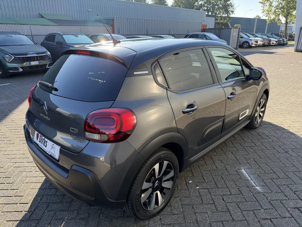 110pk Shine (Camera - Keyless Entry - LED - Automatische Airco - Navigatie - Apple Carplay)
