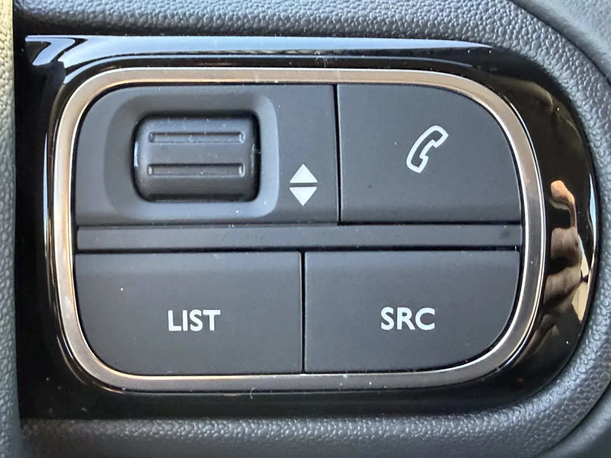 110pk Shine (Camera - Keyless Entry - LED - Automatische Airco - Navigatie - Apple Carplay)