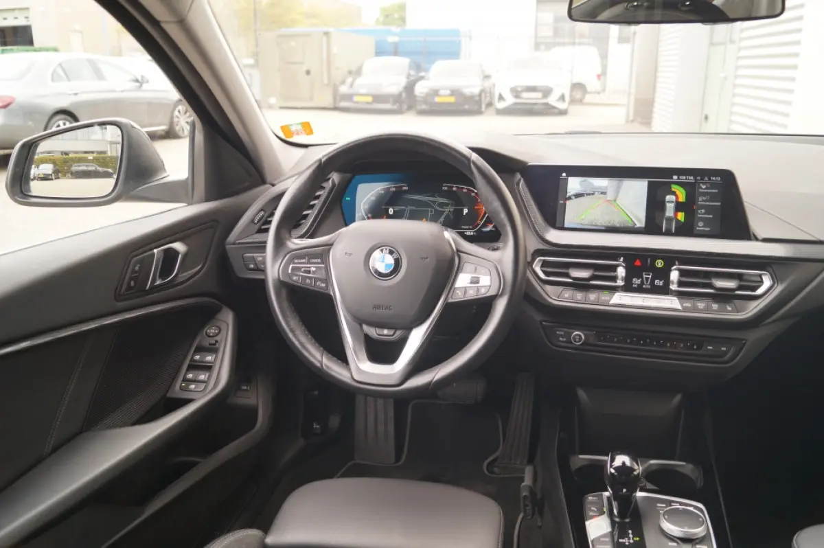 118i 136pk Automaat Sportline -NAVI-ECC-CAM-PDC-