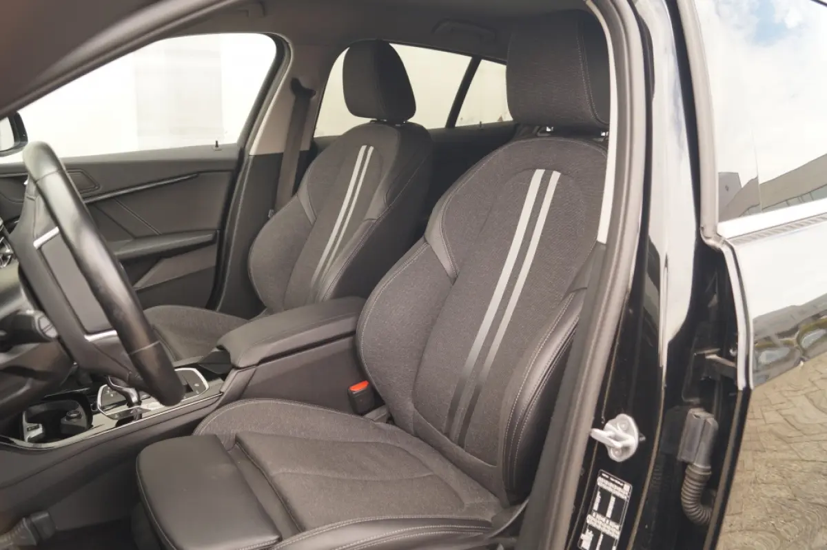 118i 136pk Automaat Sportline -NAVI-ECC-CAM-PDC-