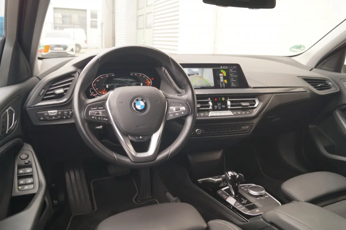 118i 136pk Automaat Sportline -NAVI-ECC-CAM-PDC-