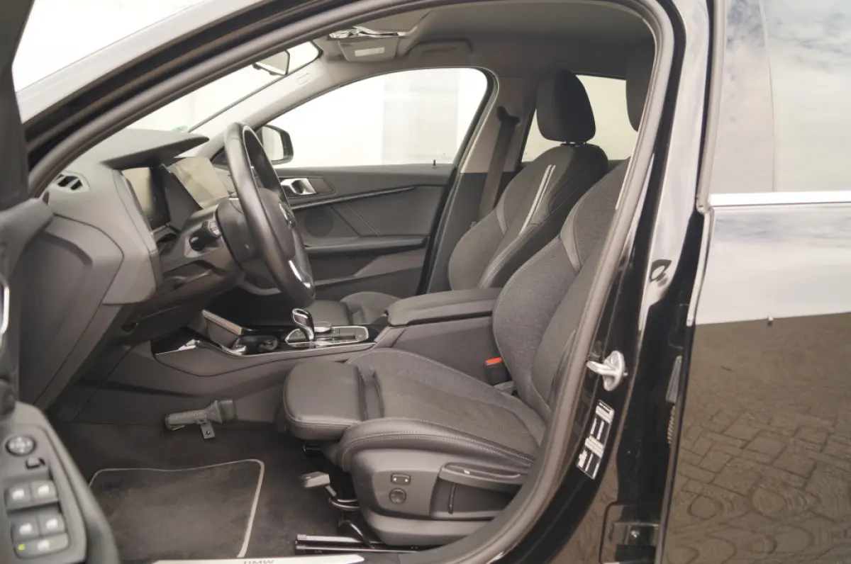 118i 136pk Automaat Sportline -NAVI-ECC-CAM-PDC-