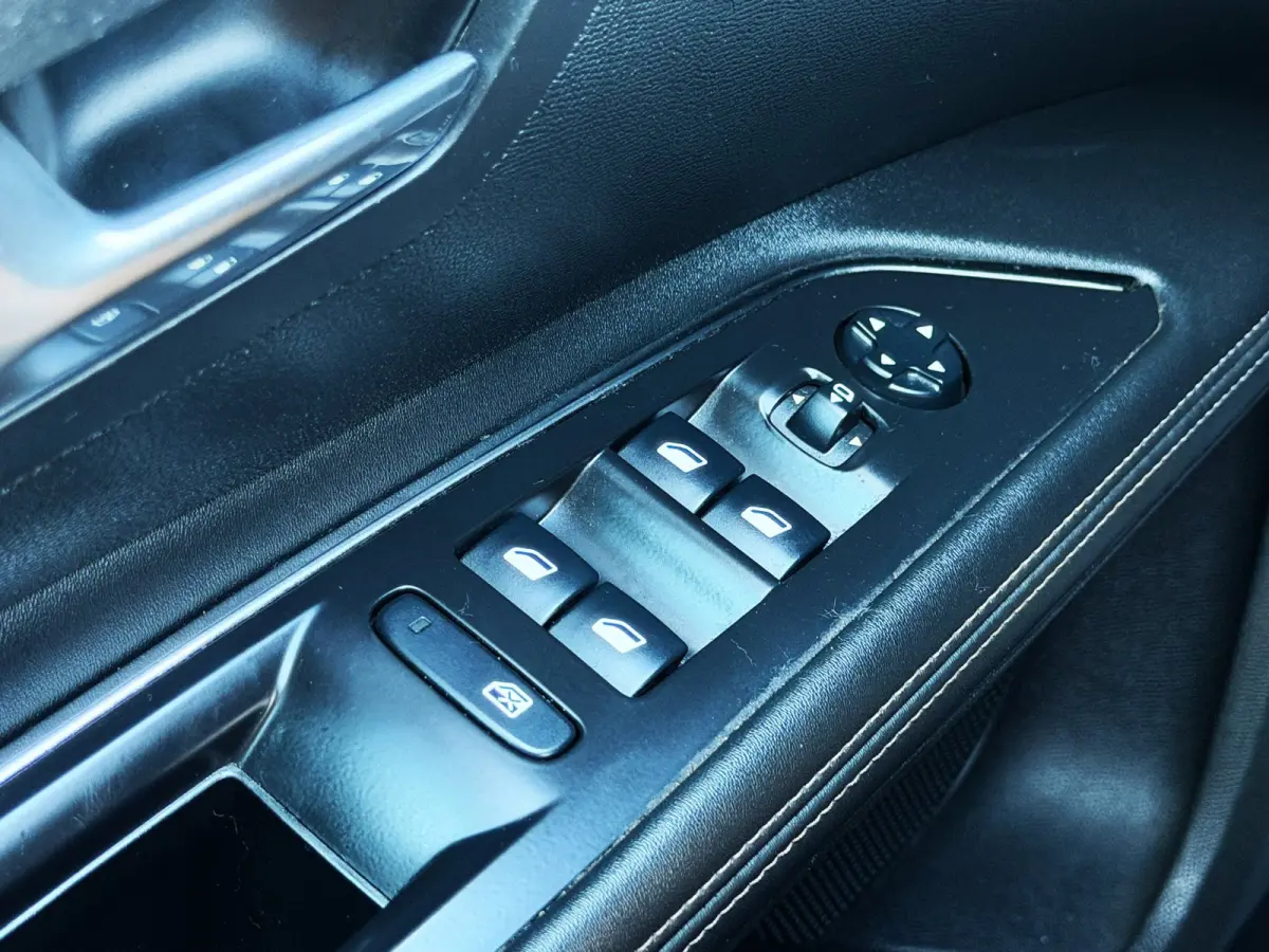 1.2 PureTech GT-Line 7 pers Carplay_Trekh_Navi_Leder