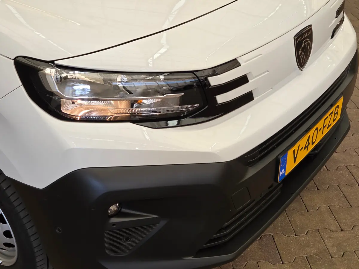 1.5 BlueHDi 130 EAT8 S&S L1 | 2 zitplaatsen rechtsvoor | Achteruitrijcamera | Airco