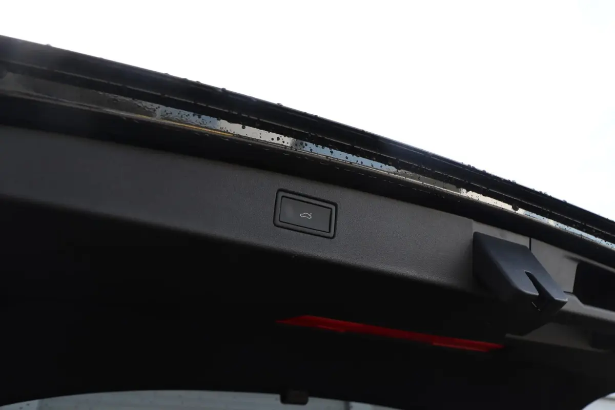 1.5 eHybrid 204pk Life | Trekhaak | 360 Graden Camera | 18" Velgen | Stoelverwarming | Stuurverwarming