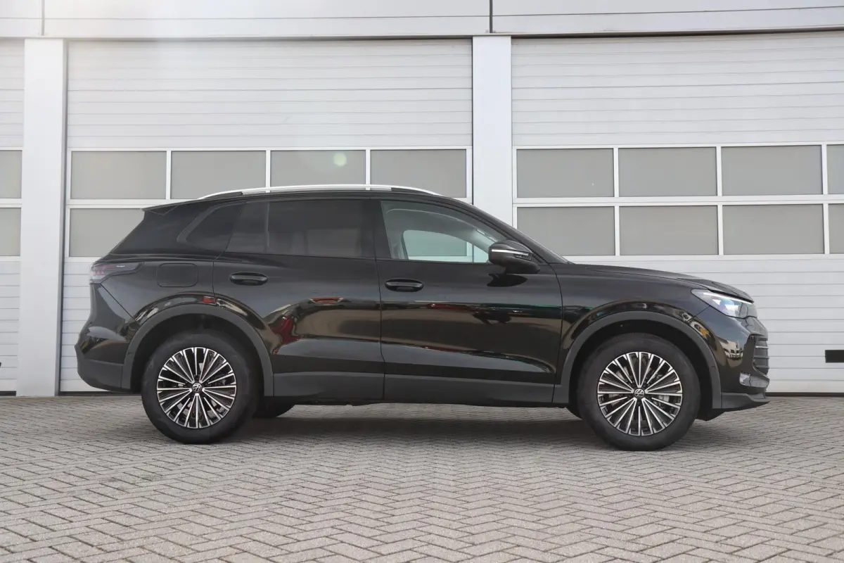 1.5 eHybrid 204pk Life | Trekhaak | 360 Graden Camera | 18" Velgen | Stoelverwarming | Stuurverwarming