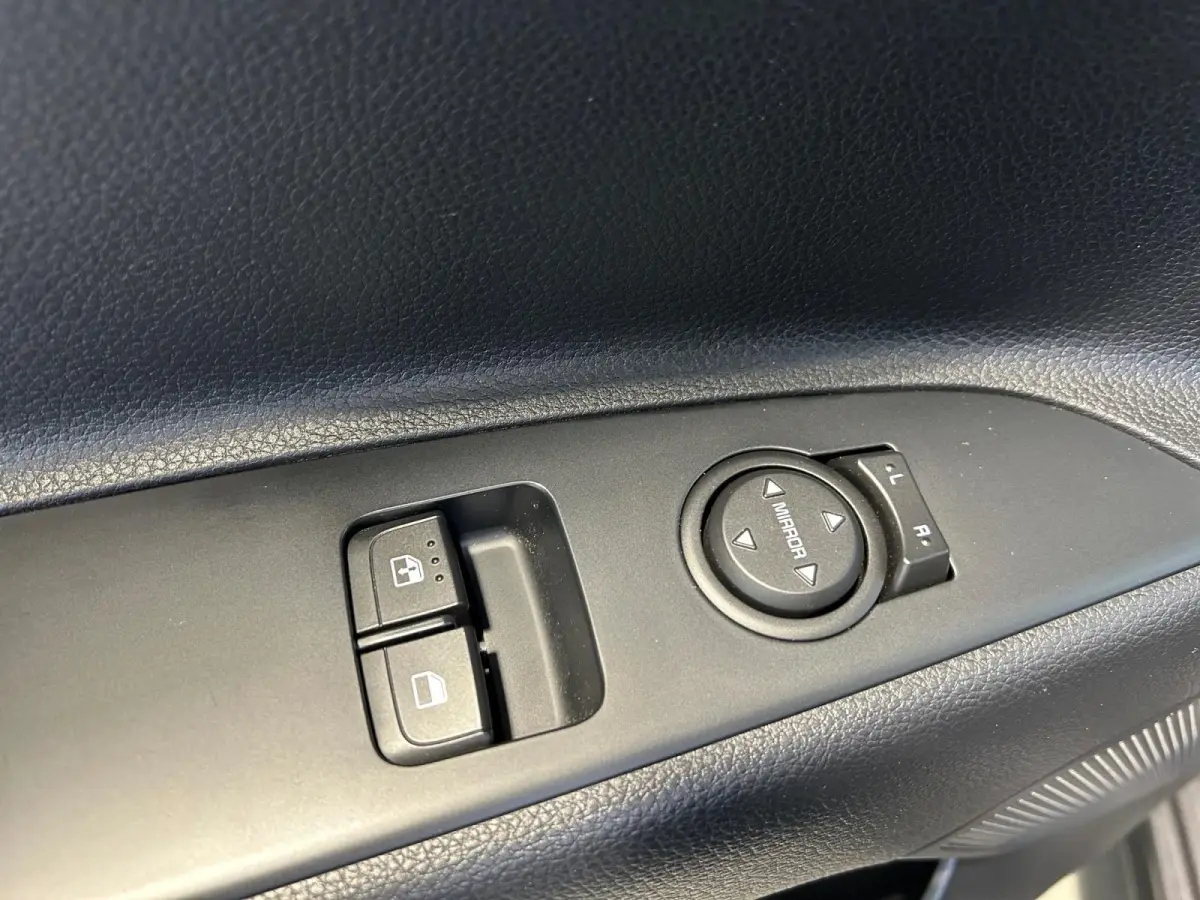1.0 TGDI ComfortPlusLine Navigator | Orginele Kilometerstand ! | Trekhaak Afneembaar 7- Polig | Apple Carplay / Android Auto | Navigatiesysteem | Parkeersensoren + Camera Achter | Airconditi