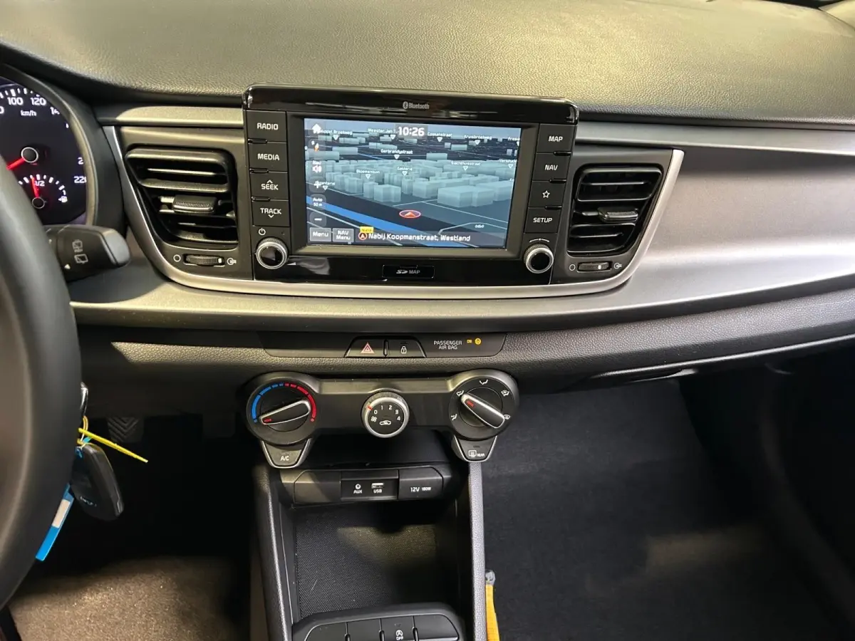 1.0 TGDI ComfortPlusLine Navigator | Orginele Kilometerstand ! | Trekhaak Afneembaar 7- Polig | Apple Carplay / Android Auto | Navigatiesysteem | Parkeersensoren + Camera Achter | Airconditi