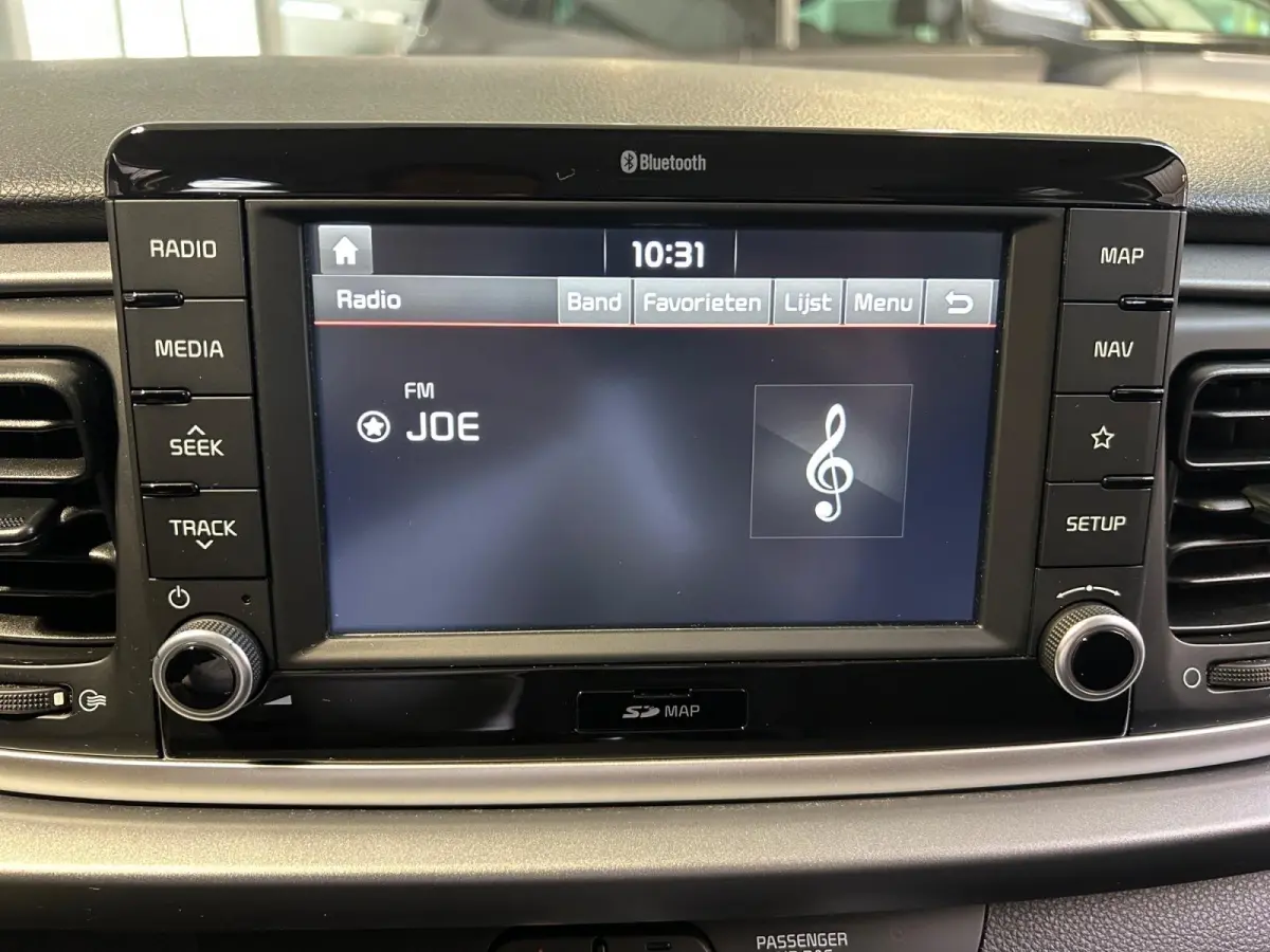 1.0 TGDI ComfortPlusLine Navigator | Orginele Kilometerstand ! | Trekhaak Afneembaar 7- Polig | Apple Carplay / Android Auto | Navigatiesysteem | Parkeersensoren + Camera Achter | Airconditi