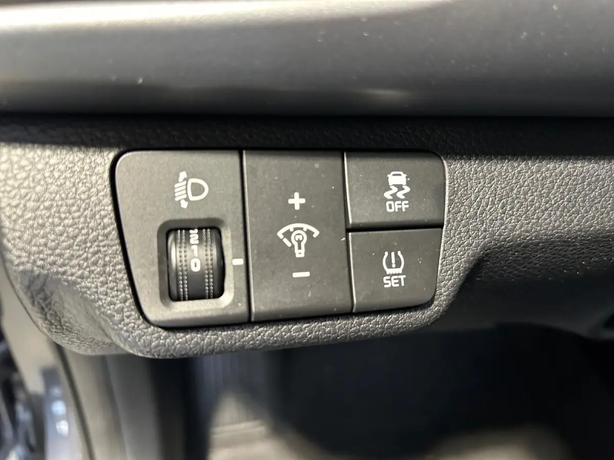 1.0 TGDI ComfortPlusLine Navigator | Orginele Kilometerstand ! | Trekhaak Afneembaar 7- Polig | Apple Carplay / Android Auto | Navigatiesysteem | Parkeersensoren + Camera Achter | Airconditi