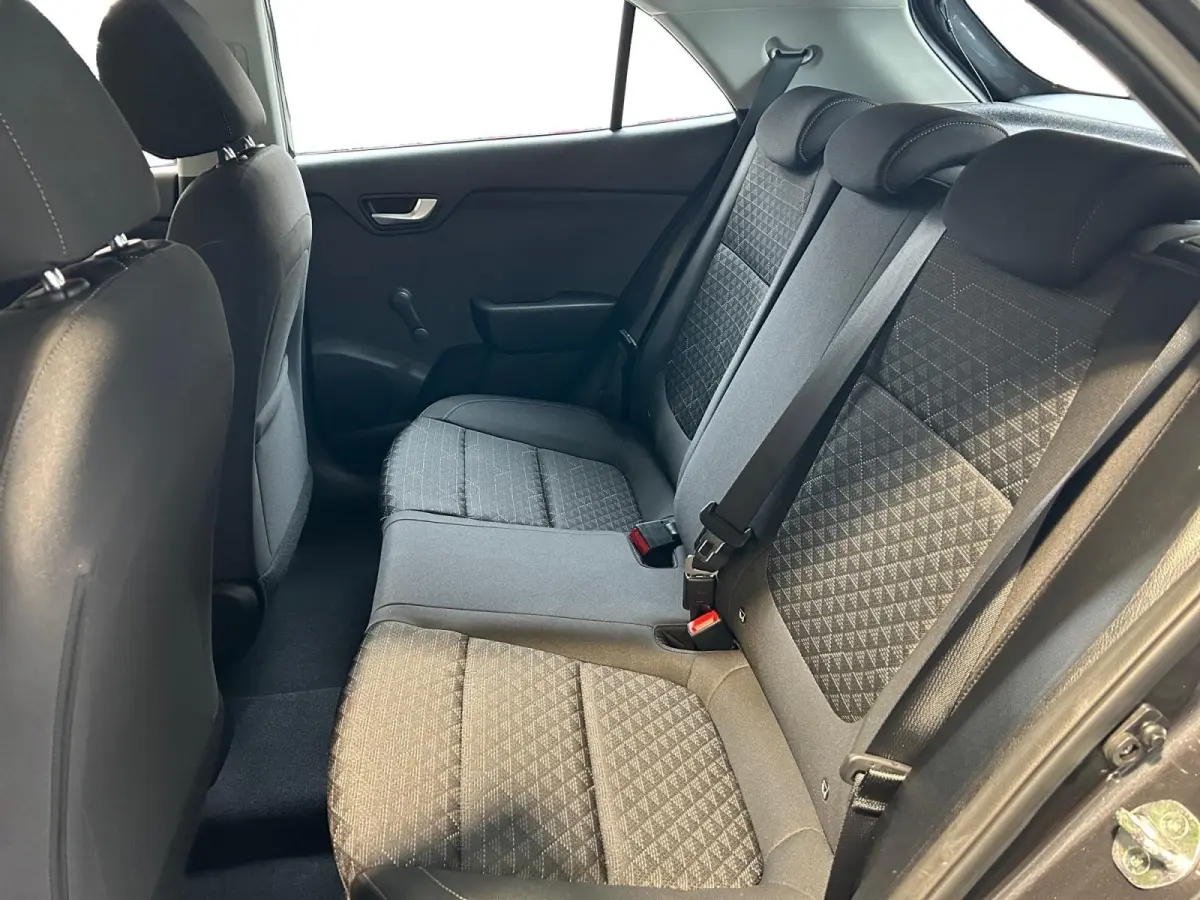 1.0 TGDI ComfortPlusLine Navigator | Orginele Kilometerstand ! | Trekhaak Afneembaar 7- Polig | Apple Carplay / Android Auto | Navigatiesysteem | Parkeersensoren + Camera Achter | Airconditi