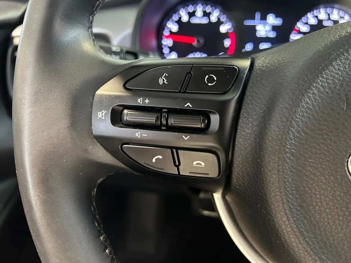 1.0 TGDI ComfortPlusLine Navigator | Orginele Kilometerstand ! | Trekhaak Afneembaar 7- Polig | Apple Carplay / Android Auto | Navigatiesysteem | Parkeersensoren + Camera Achter | Airconditi