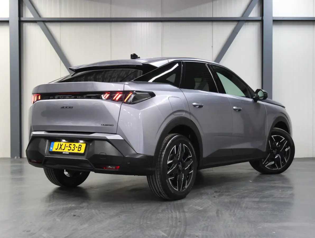 1.2 Hybrid 145 PK Allure | 1ste eigenaar | AUTOMAAT | Navigatie via AppleCarPlay/AndroidAuto | Cruise Control | Camera | Keyless | Isofix | Privacy Glass | Parkeersensoren |