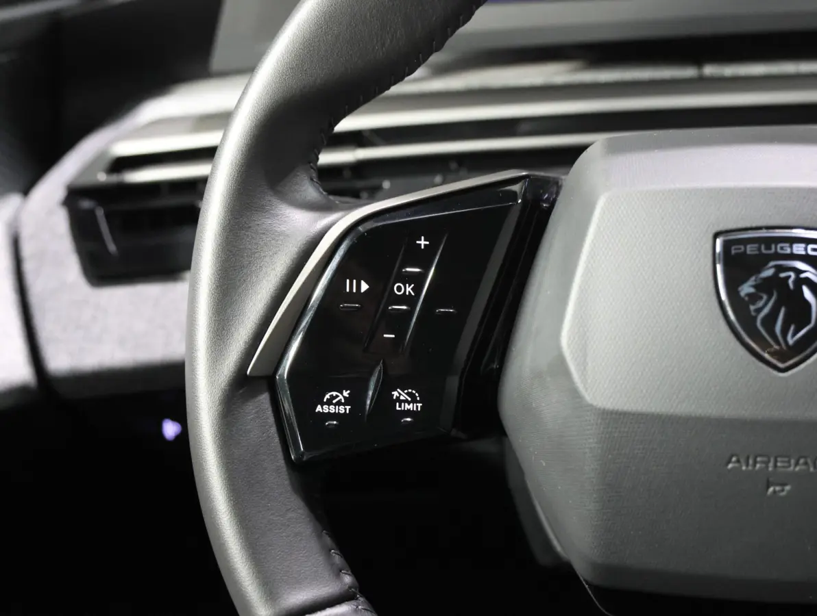 1.2 Hybrid 145 PK Allure | 1ste eigenaar | AUTOMAAT | Navigatie via AppleCarPlay/AndroidAuto | Cruise Control | Camera | Keyless | Isofix | Privacy Glass | Parkeersensoren |
