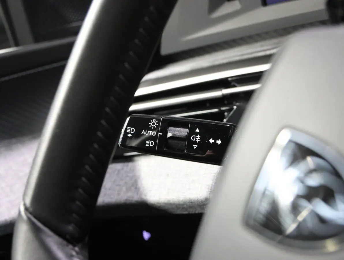 1.2 Hybrid 145 PK Allure | 1ste eigenaar | AUTOMAAT | Navigatie via AppleCarPlay/AndroidAuto | Cruise Control | Camera | Keyless | Isofix | Privacy Glass | Parkeersensoren |