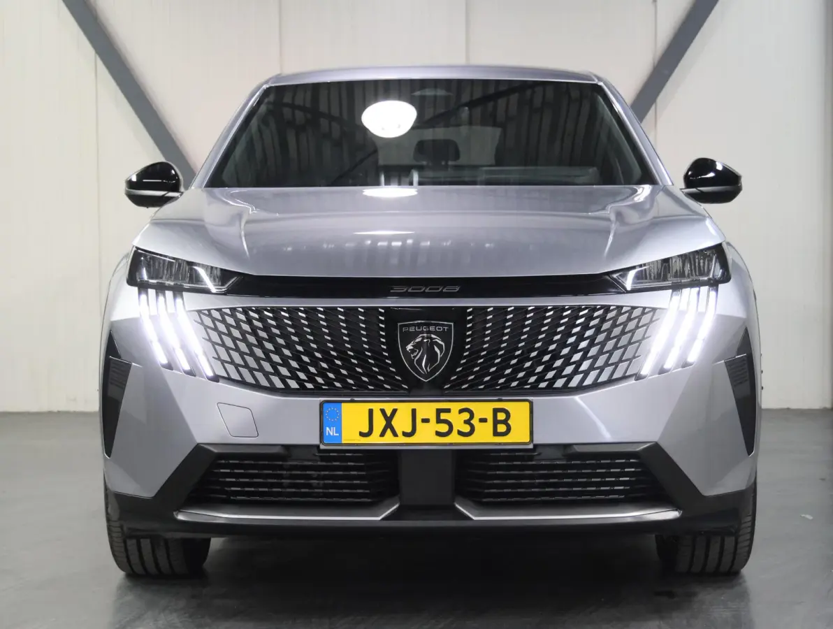 1.2 Hybrid 145 PK Allure | 1ste eigenaar | AUTOMAAT | Navigatie via AppleCarPlay/AndroidAuto | Cruise Control | Camera | Keyless | Isofix | Privacy Glass | Parkeersensoren |