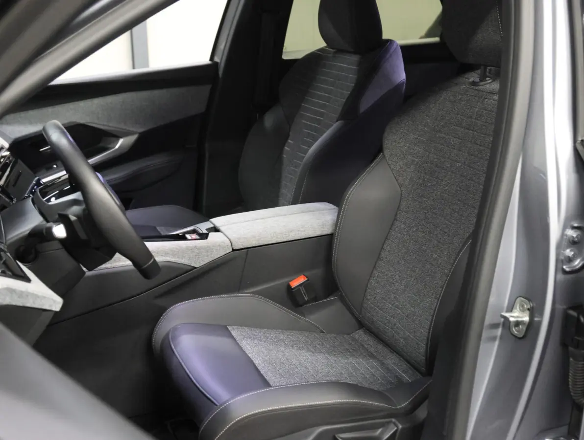 1.2 Hybrid 145 PK Allure | 1ste eigenaar | AUTOMAAT | Navigatie via AppleCarPlay/AndroidAuto | Cruise Control | Camera | Keyless | Isofix | Privacy Glass | Parkeersensoren |