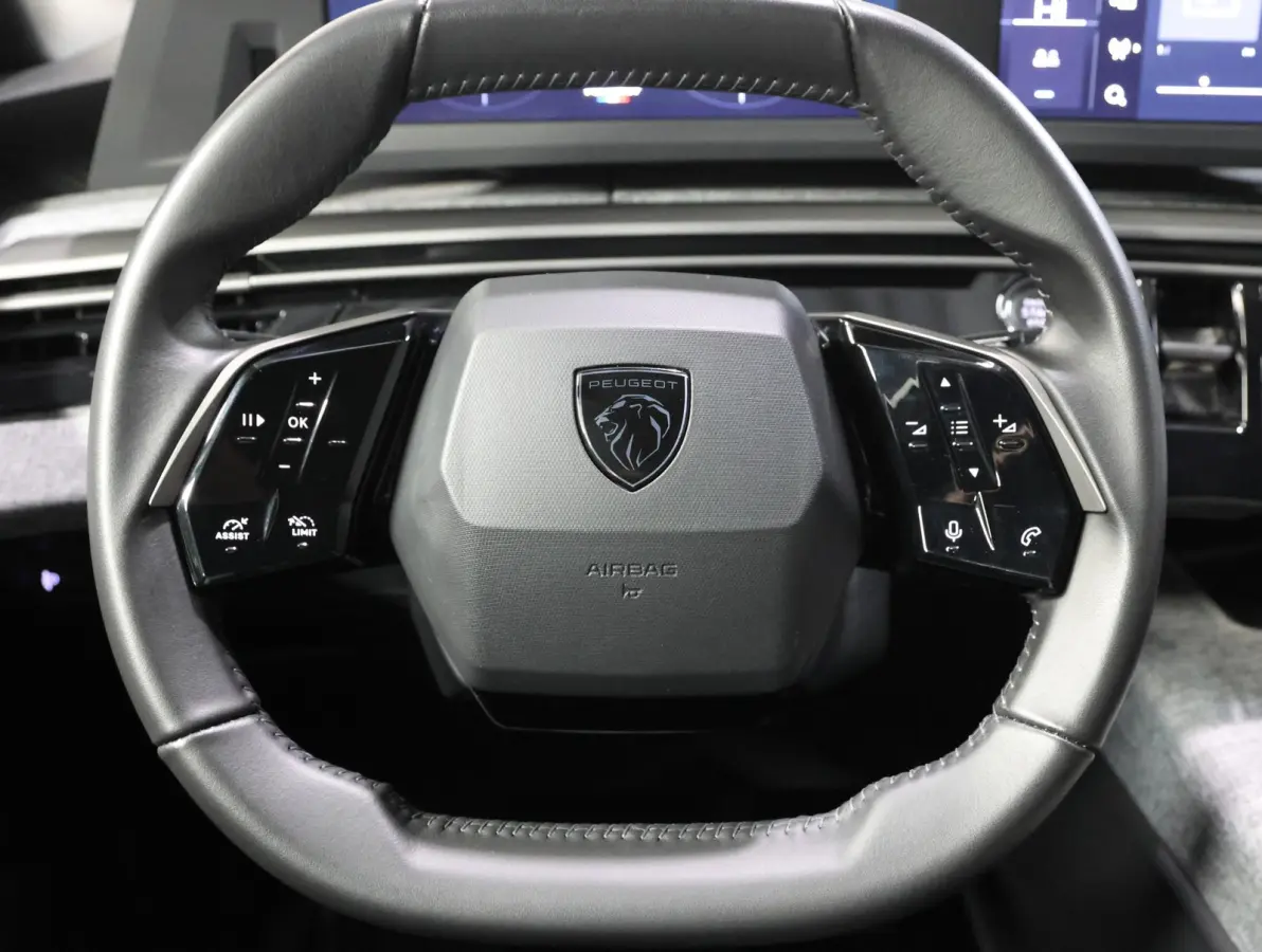 1.2 Hybrid 145 PK Allure | 1ste eigenaar | AUTOMAAT | Navigatie via AppleCarPlay/AndroidAuto | Cruise Control | Camera | Keyless | Isofix | Privacy Glass | Parkeersensoren |
