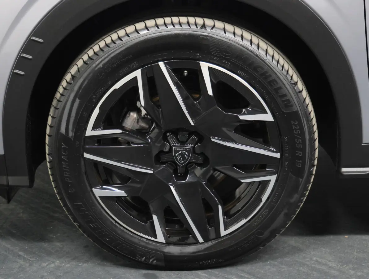 1.2 Hybrid 145 PK Allure | 1ste eigenaar | AUTOMAAT | Navigatie via AppleCarPlay/AndroidAuto | Cruise Control | Camera | Keyless | Isofix | Privacy Glass | Parkeersensoren |